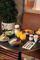 AC Porte Maillot Hotel