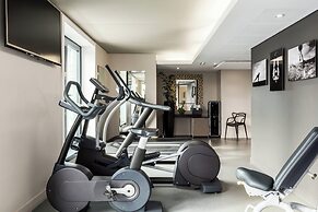 AC Porte Maillot Hotel