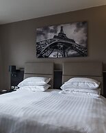 AC Porte Maillot Hotel