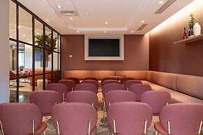 AC Porte Maillot Hotel