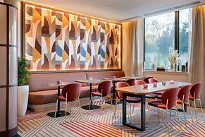 AC Porte Maillot Hotel