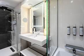 AC Porte Maillot Hotel