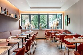 AC Porte Maillot Hotel