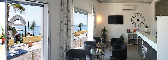 Maniel Beach Hotel