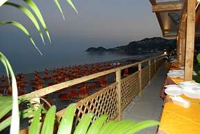 Maniel Beach Hotel