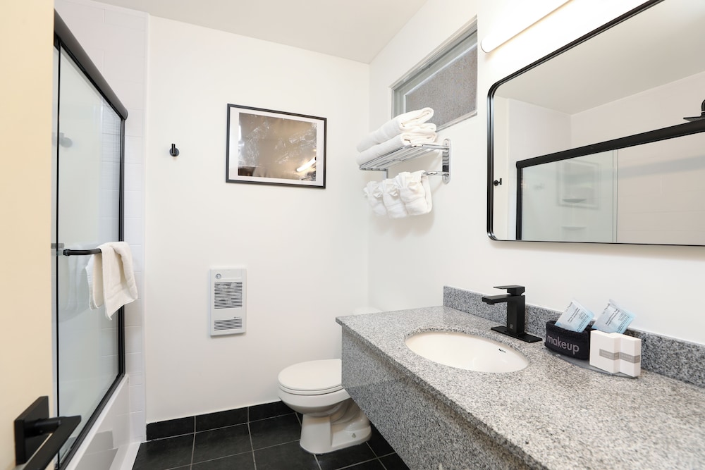 Bayshore Inn & Spa