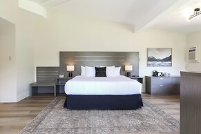 Bayshore Inn & Spa