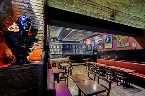 Alessandro Palace & Bar - Hostel