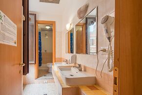 Alessandro Palace & Bar - Hostel