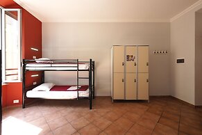 Alessandro Palace & Bar - Hostel