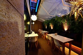 Bizotel Premier Hotel & Residence