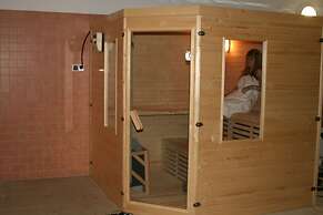 Hotel Daisy Budget