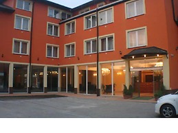 Hotel Daisy Budget