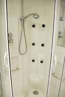 Floris Hotel