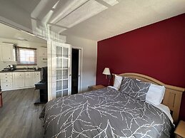 Lakeshore Suites