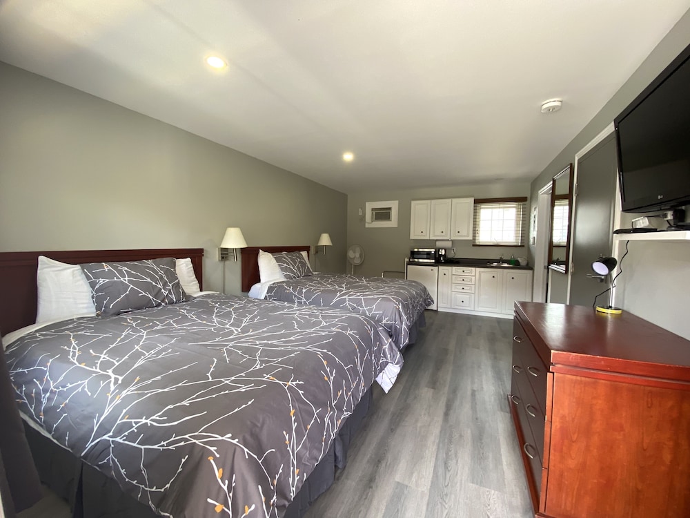 Lakeshore Suites