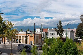 Commercial Drive Accommodations