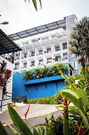 El Faro Containers Beach Hotel