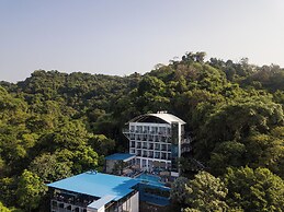El Faro Containers Beach Hotel