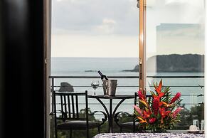 El Faro Containers Beach Hotel
