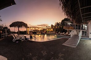 El Faro Containers Beach Hotel