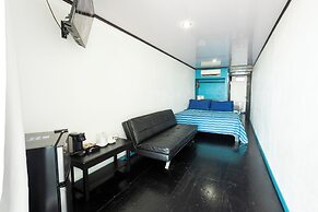 El Faro Containers Beach Hotel