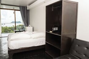El Faro Containers Beach Hotel