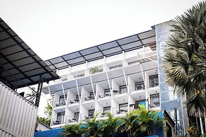 El Faro Containers Beach Hotel