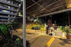 El Faro Containers Beach Hotel