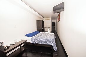 El Faro Containers Beach Hotel
