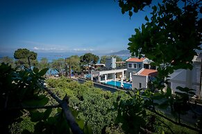 Mantinia Bay Hotel