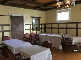 Marmora and Lake Inn
