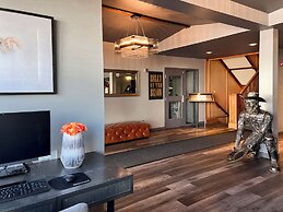 Edgewater Hotel