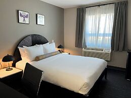 Edgewater Hotel