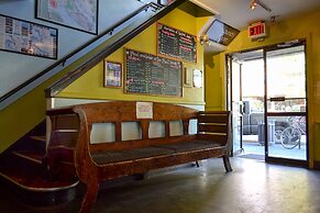 Ocean Island Inn Backpackers Suites - Hostel