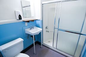 Ocean Island Inn Backpackers Suites - Hostel