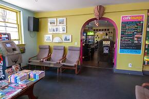 Ocean Island Inn Backpackers Suites - Hostel