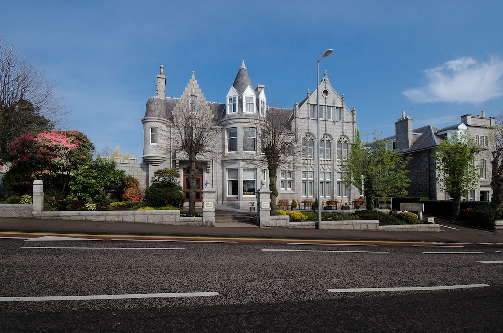Atholl Hotel
