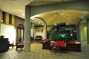 Planet Hotel