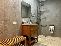 Irin Hotel
