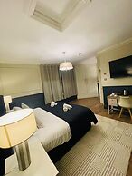 Euro Bar and Hotel