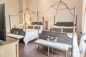 Bastión Luxury Hotel