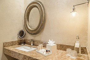 Bastión Luxury Hotel