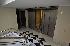 Mola! Suites