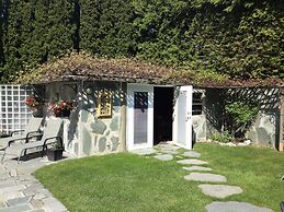 The Stone Hedge B&B
