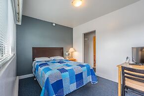 Castaway Motel