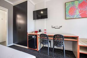 Nightcap at Ferntree Gully Hotel Motel