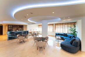 Amphitryon City Hotel