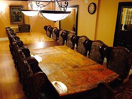 Grant Hall Hotel