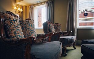 Grant Hall Hotel